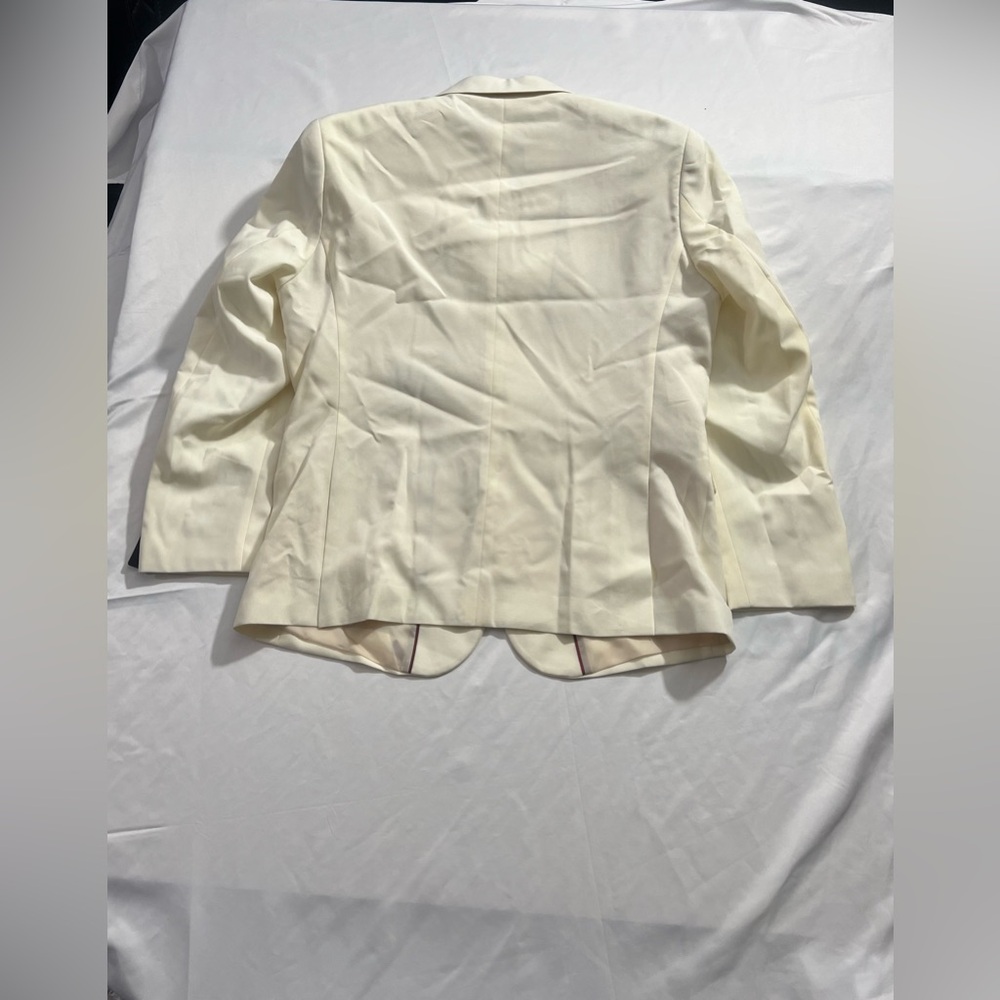 Men's Elegant Cream Suit - Picture 3 of 6